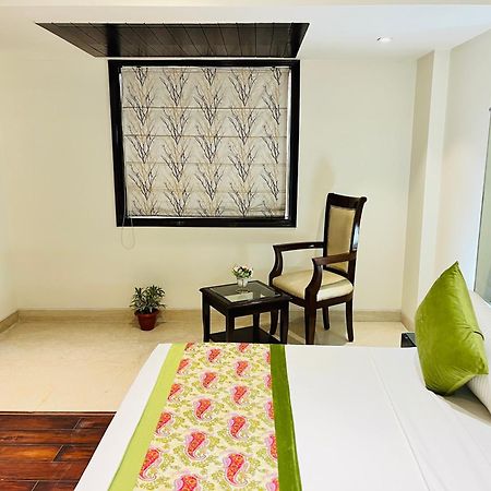Hotel Aura Ip Grand Karkardooma Metro Station New Delhi Couple Friendly Exterior foto