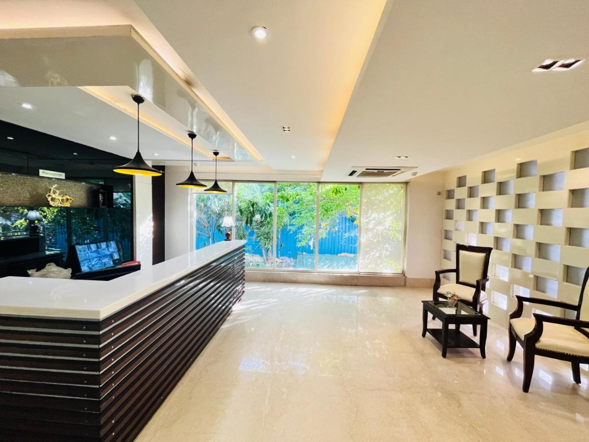 Hotel Aura Ip Grand Karkardooma Metro Station New Delhi Couple Friendly Exterior foto